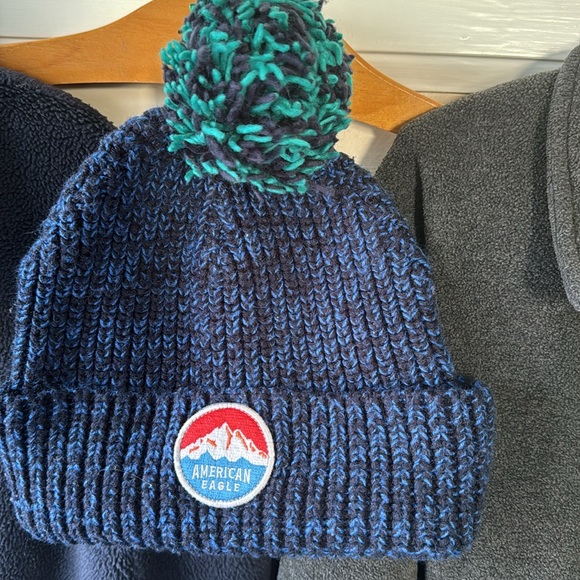 Bundle of two fleece pullover jackets & one American Eagle Beanie knitted hat - Picture 9 of 10